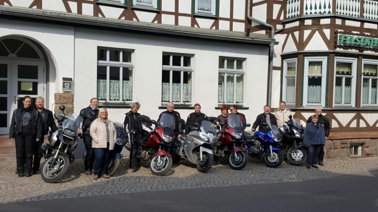 Gaststaette Und Pension Felsenthal Tabarz Bagian luar foto