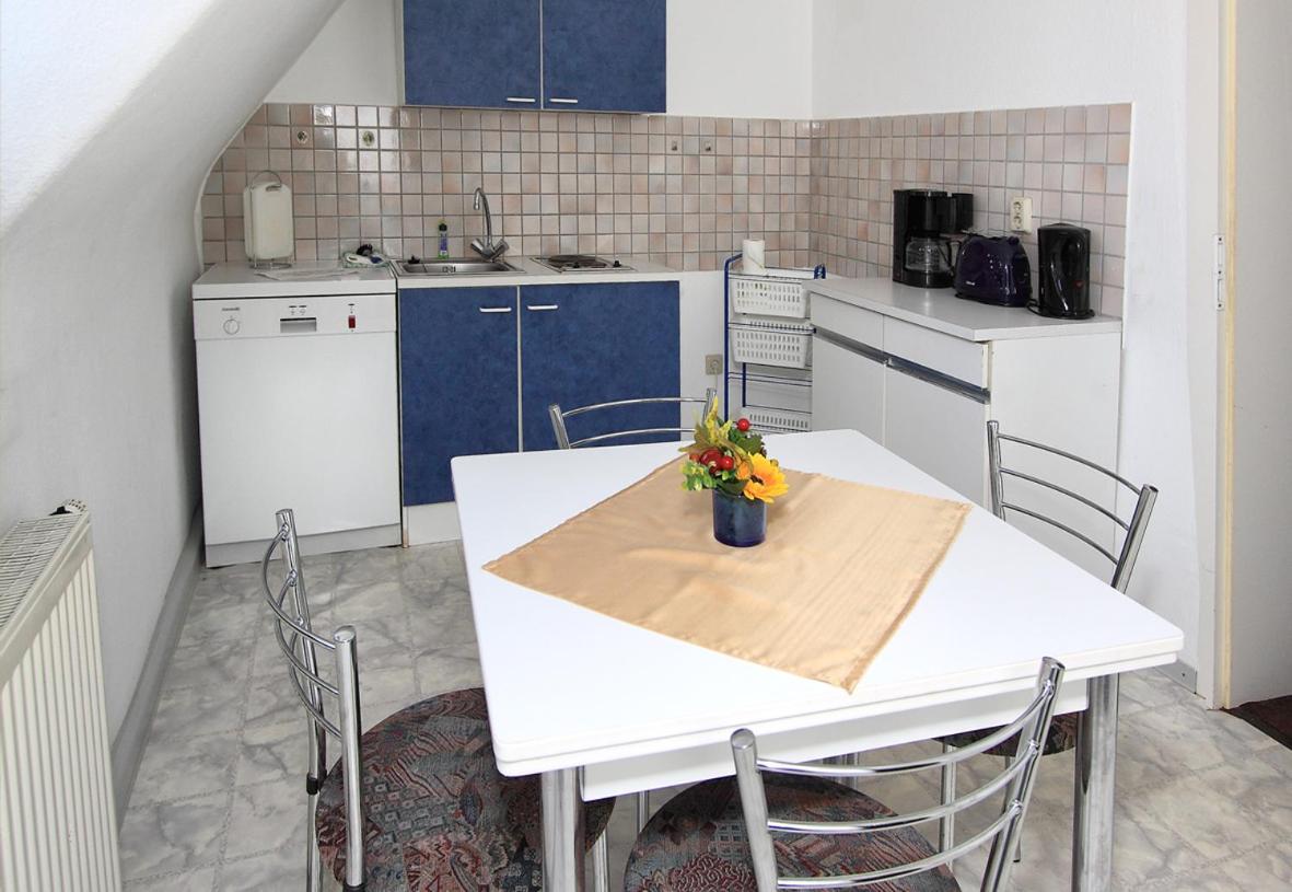 Gaststaette Und Pension Felsenthal Tabarz Ruang foto
