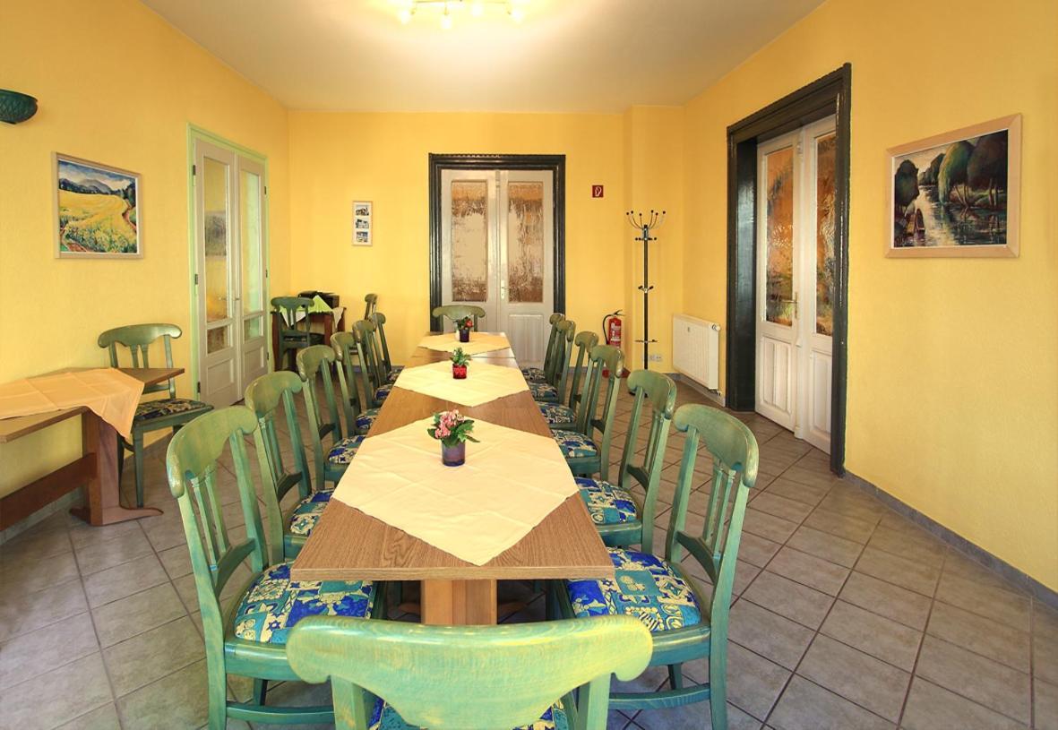 Gaststaette Und Pension Felsenthal Tabarz Ruang foto