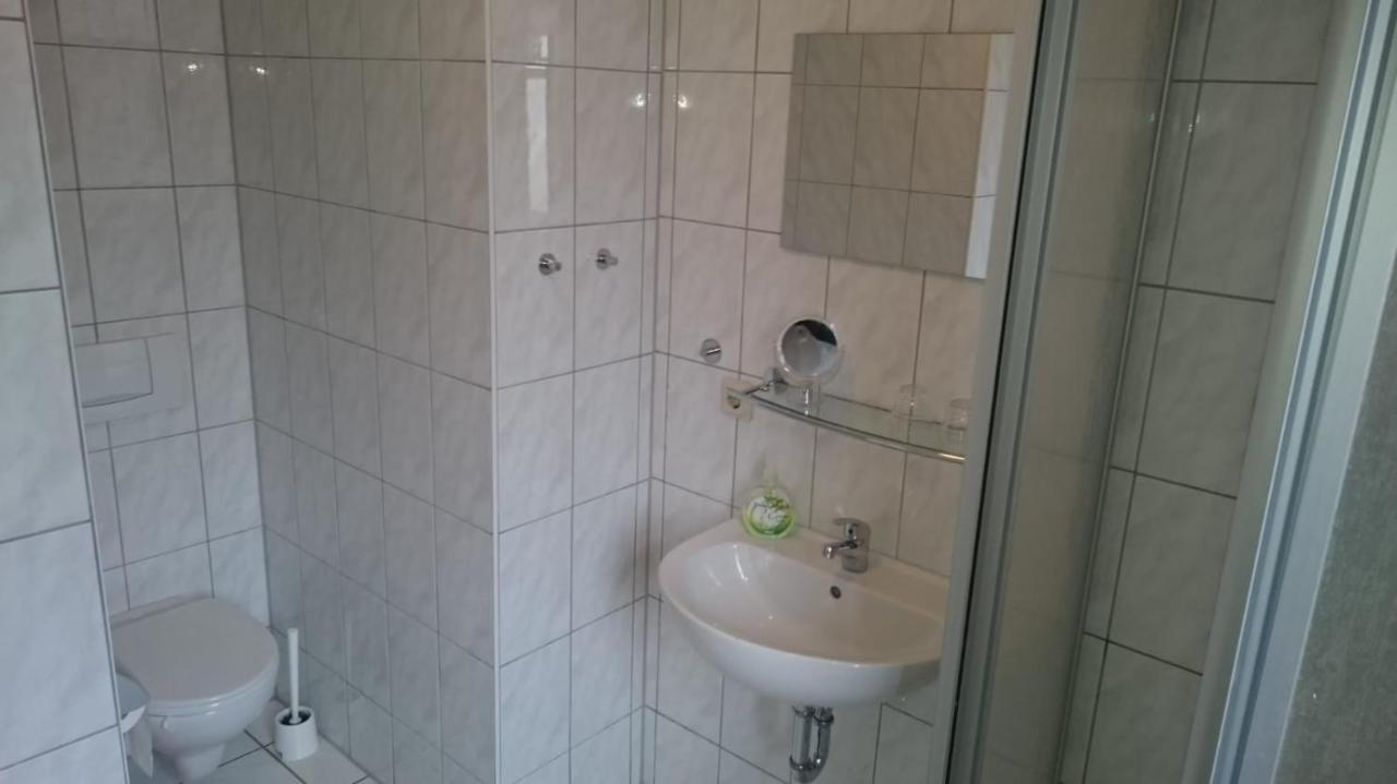 Gaststaette Und Pension Felsenthal Tabarz Bagian luar foto